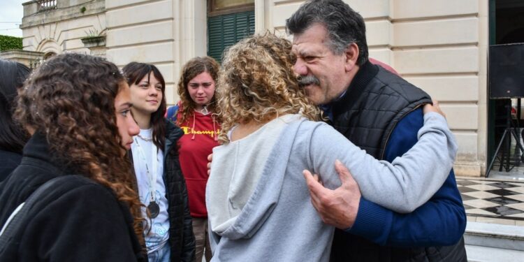 EL INTENDENTE RECIBIO A LA DELEGACION QUE REGRESO DE MAR DEL PLATA Y LOS FELICITO