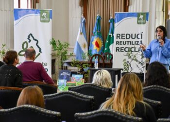 SIN PARTICIPANTES DE LA OPOSICIÓN, SE REALIZÓ UNA CAPACITACIÓN AMBIENTAL OBLIGATORIA PARA LA ADMINISTRACIÓN PÚBLICA