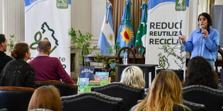 SIN PARTICIPANTES DE LA OPOSICIÓN, SE REALIZÓ UNA CAPACITACIÓN AMBIENTAL OBLIGATORIA PARA LA ADMINISTRACIÓN PÚBLICA 1 SIN PARTICIPANTES DE LA OPOSICIÓN, SE REALIZÓ UNA CAPACITACIÓN AMBIENTAL OBLIGATORIA PARA LA ADMINISTRACIÓN PÚBLICA