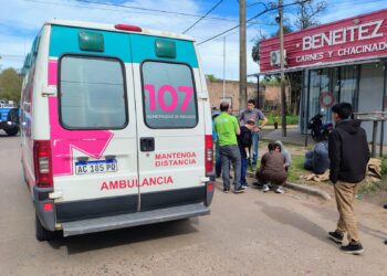 UN ACCIDENTE EN CALLE SARMIENTO ENTRE UNA MOTO Y UNA CAMIONETA NO IDENTIFICADA
