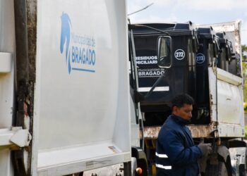 BARRIO LAS ROSAS YA CUENTA CON CONTENEDORES DE RESIDUOS APORTADOS POR EL MUNICIPIO