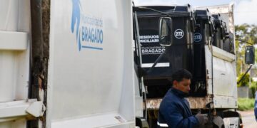 BARRIO LAS ROSAS YA CUENTA CON CONTENEDORES DE RESIDUOS APORTADOS POR EL MUNICIPIO