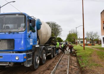BARRIO FONAVI II: SIGUE ADELANTE LA OBRA DE CORDÓN CUNETA