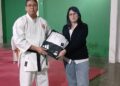 KARATE EN EL CLUB PORTEÑO: ENTREGARON 15 KARATEGUIS Y 15 PARES DE GUANTINES A LOS CHICOS