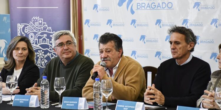 EN BRAGADO, KATOPODIS PRESENTÓ EL NUEVO VISOR HIDROMETEOROLÓGICO 1 EN BRAGADO, KATOPODIS PRESENTÓ EL NUEVO VISOR HIDROMETEOROLÓGICO