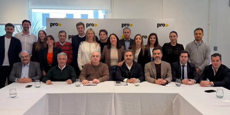 EL PRÓXIMO PASO ES EN EQUIPO. REUNION DEL PRO CON LA META EN EL 2027