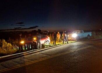 IANUDITO: TRES AUTOS ROMPIERON CUBIERTAS AL MISMO TIEMPO EN UN BACHE DE RUTA 46