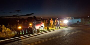 INAUDITO: TRES AUTOS ROMPIERON CUBIERTAS AL MISMO TIEMPO EN UN BACHE DE RUTA 46